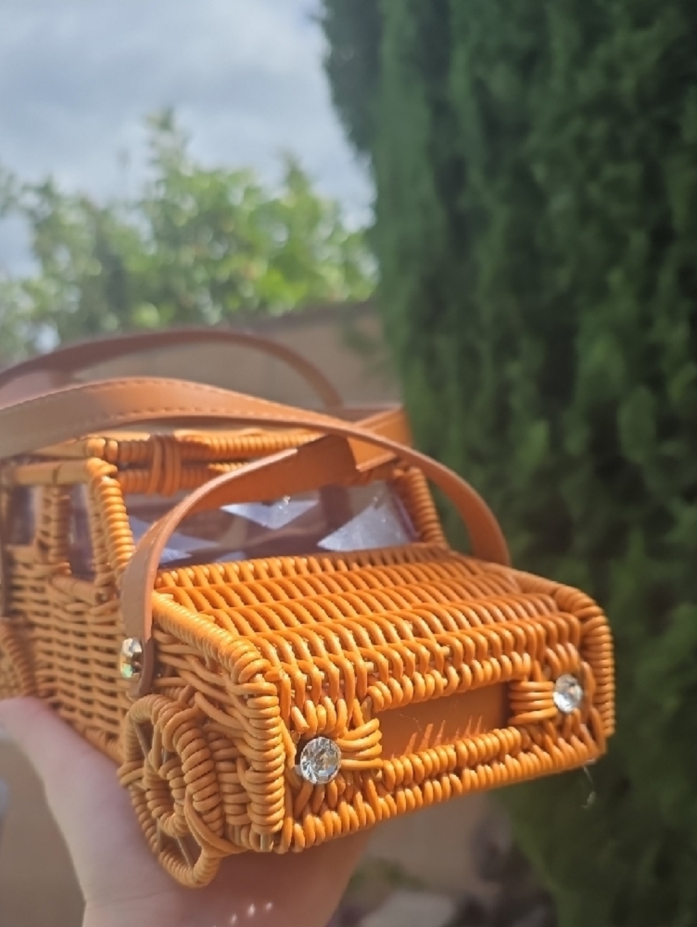 Tommy Bahama Tan Wicker Jeep-Shaped Handbag - Picture 6 of 7